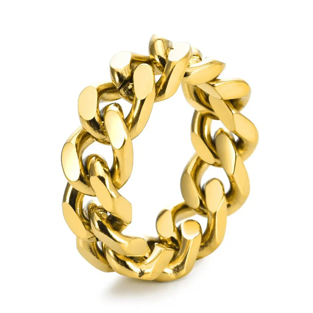 anillo de cadena cubana de acero titán grueso con acabado dorado, con un diseño atrevido y voluminoso, en un set de anillos de cadena cubana