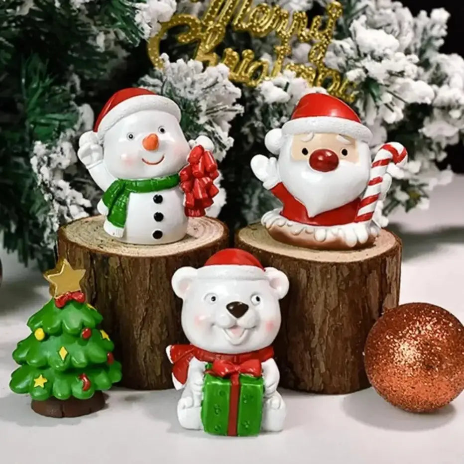 Conjunto de figuras decorativas navideñas de animales de resina plástica blanca, con un muñeco de nieve, Santa Claus y un oso que sostiene regalos para decoración de escritorio en temporada navideña.