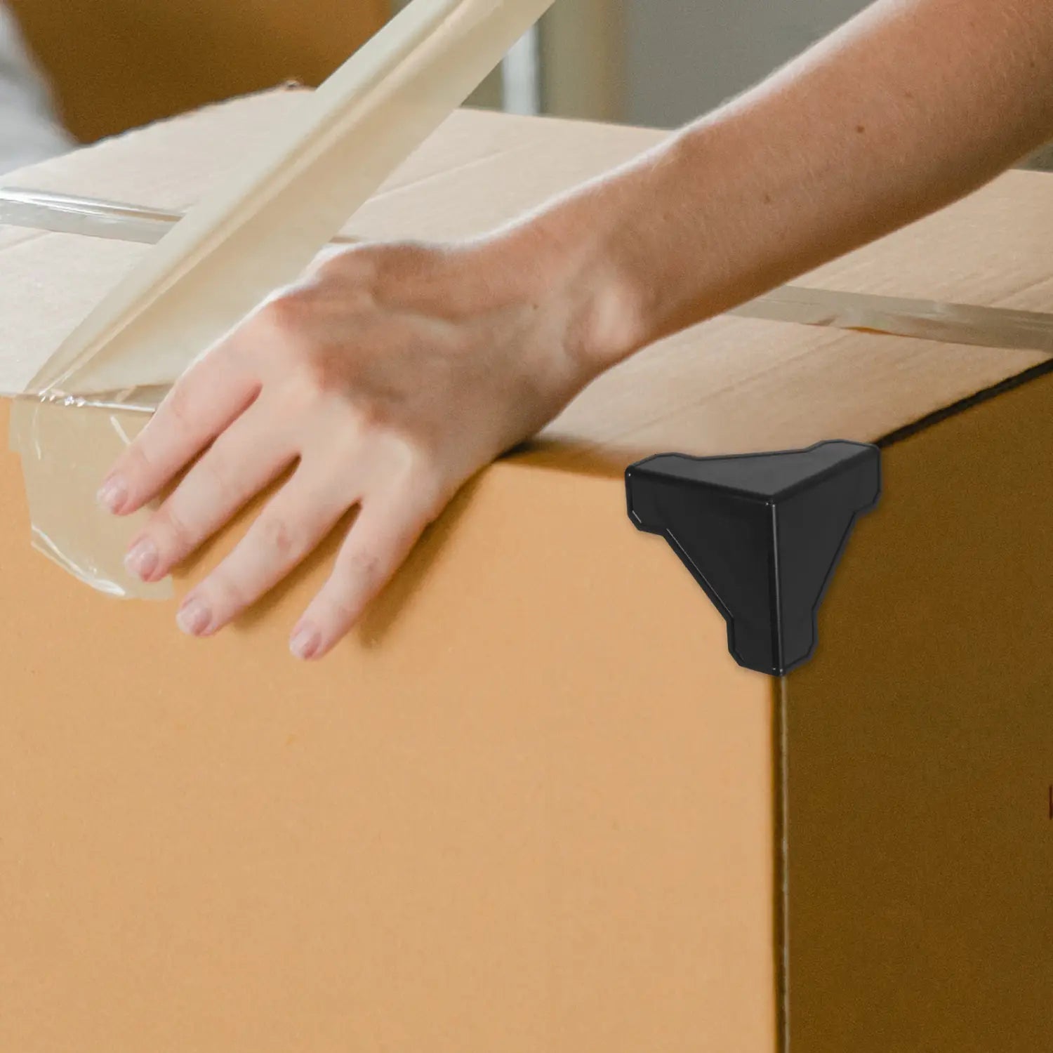 Schwarzer dreieckiger Papp-Eckschutz für Kartonverpackungen, ideal als Verpackungseckenschutz in Sets zu 100 Stück