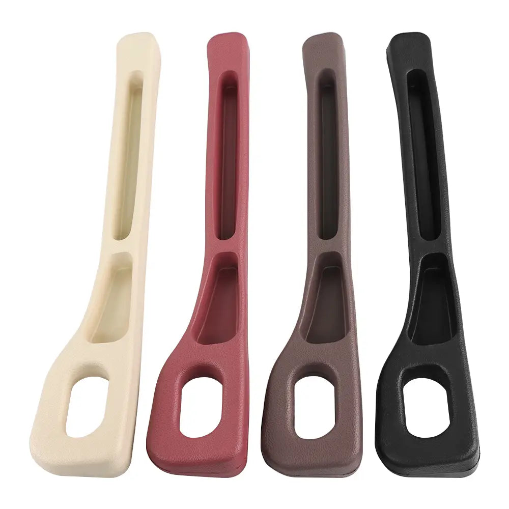 Quatre grips de poignée en silicone, crème, rouge, marron et noir, pour un comblement d’interstice de siège conçu pour la classe AMG GLC de Mercedes-Benz.