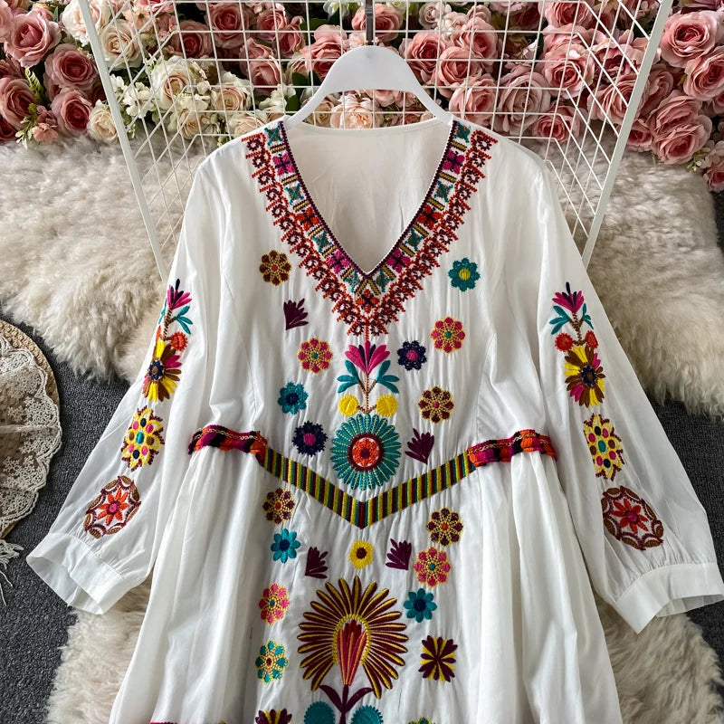Women Vintage Dress Bohemian Ethnic Seaside Holiday Dress Spring Embroidered V-Neck Beach Dress Sundress Casual Pleated Vestidos
