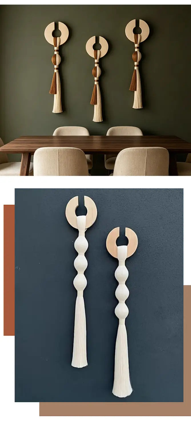Arte de colgante mural minimalista con borlas tejidas, que presenta borlas blancas con una tapa circular de madera y un cuerpo esculpido con cuentas.