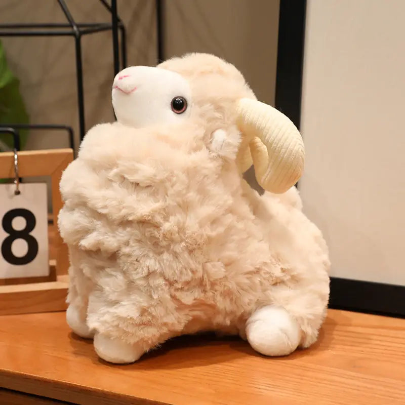 Cremefarbenes Plüschschaf-Geschmacktier mit flauschig strukturierter Wolle, weichem weißem Gesicht und Ohren sowie sanften schwarzen Augen, ideal als niedliche Kawaii-Weichpuppe.