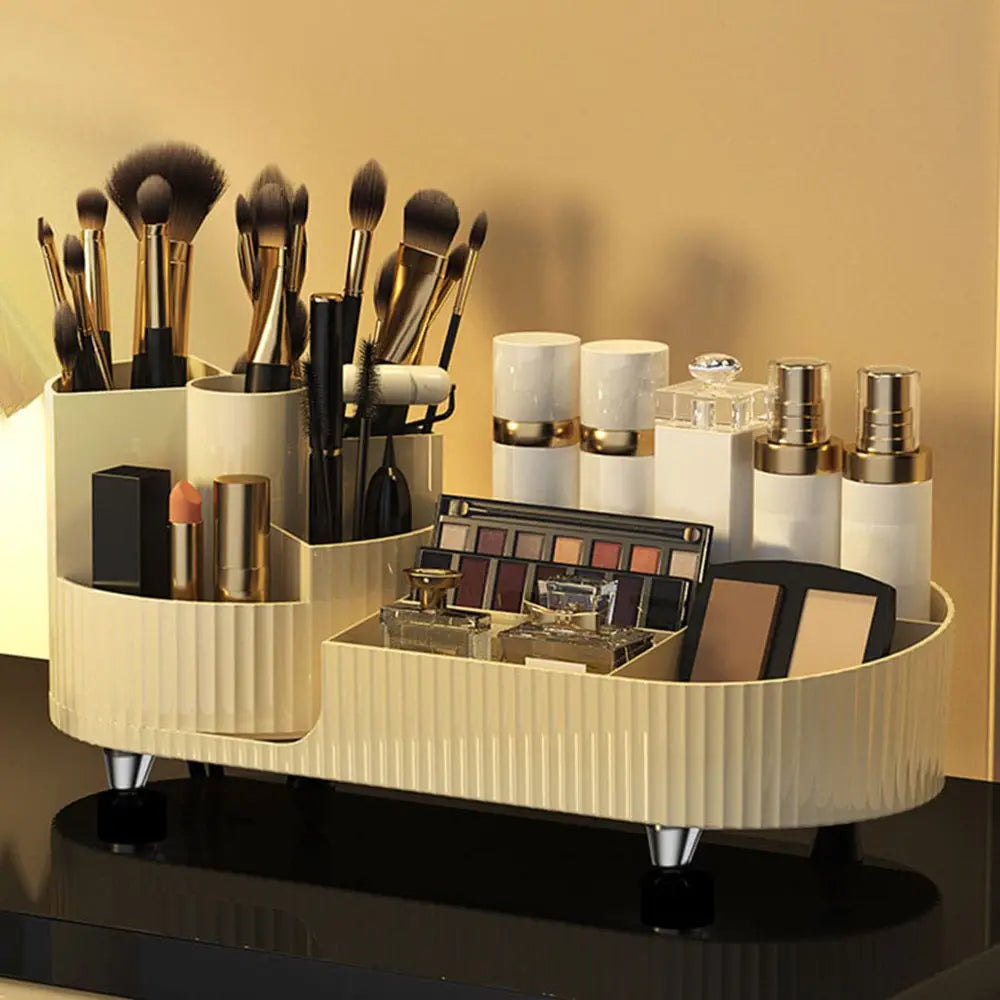 Boîte de rangement pour bureau en plastique côtelé de couleur crème, avec pieds métalliques argentés, conçue comme un organisateur de rangement pour les pinceaux à maquillage, les produits de soin et autres articles, avec un design beige rotatif à 360 degrés.