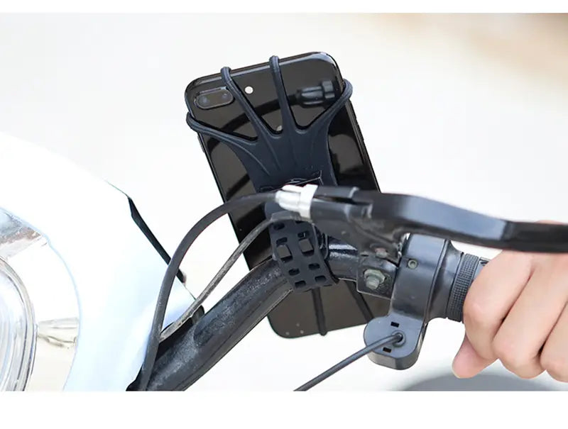 Soporte universal para teléfono de bicicleta de silicona negra con correas de sujeción ajustables que aseguran un teléfono inteligente en los manillares de la bicicleta