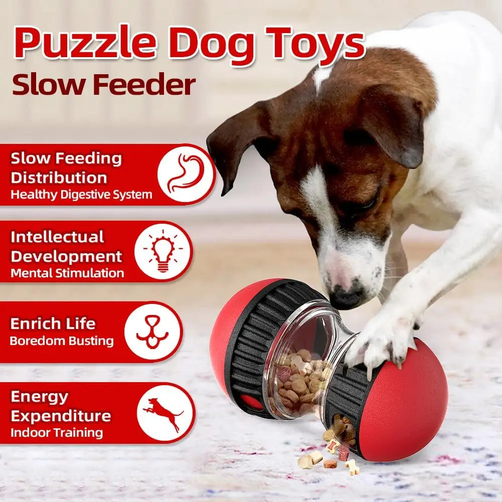 juguete para rompecabezas canino y dispensador de alimento color rojo y negro, con una sección central transparente llena de croquetas de comida para perros, diseñada para atraer a las mascotas durante la alimentación.