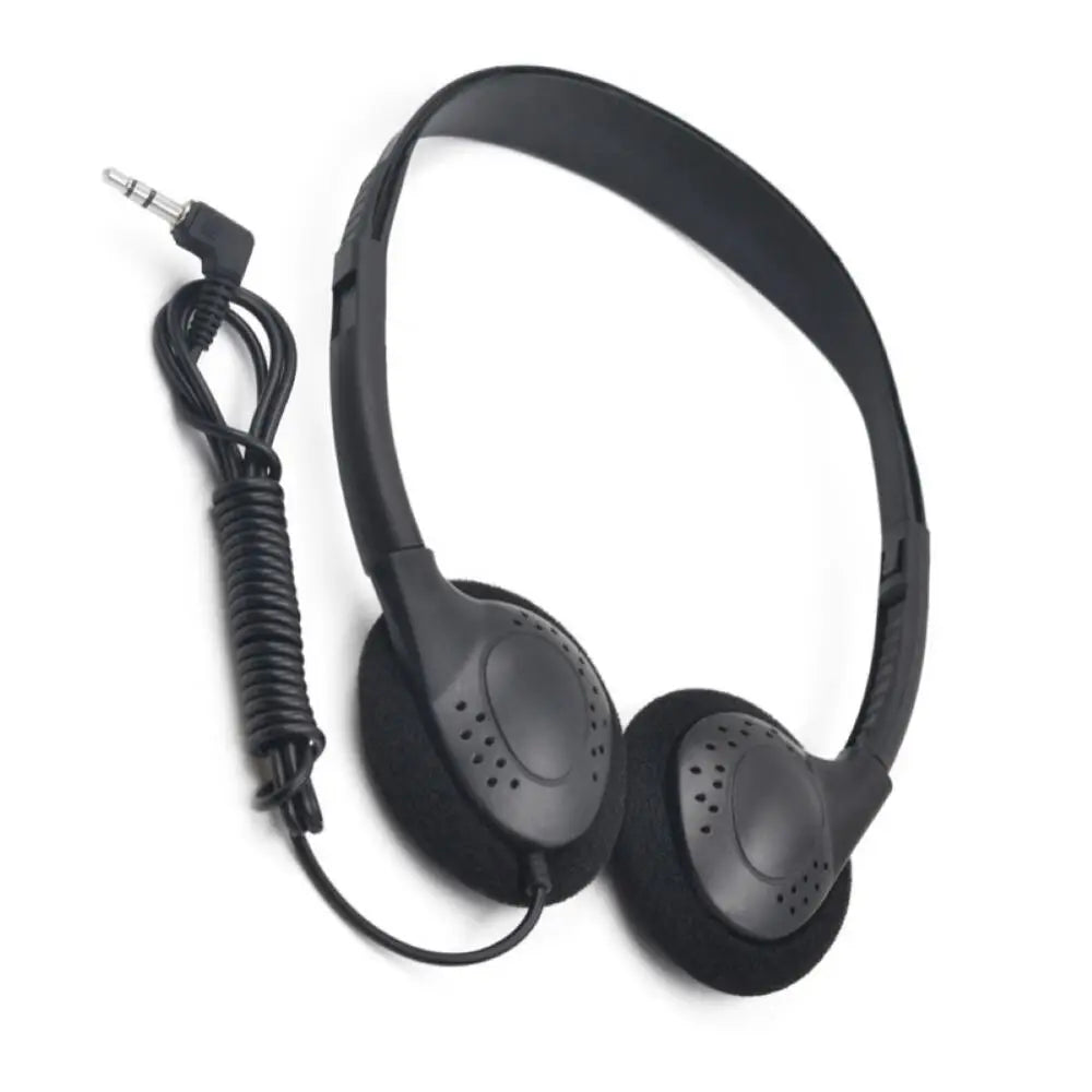 Casque de jeu filaire noir avec des fonctions de réduction du bruit, des coques supra-auriculaires rembourrées et un câble en spirale avec fiche de type 3,5 mm, pour un confort et une connectivité améliorés