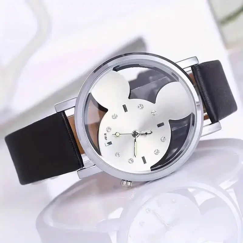 Silberne Mickey-Mouse-Leder-Kinderquarzuhr mit schwarzem Lederarmband und Kristallakzenten auf dem Zifferblatt.