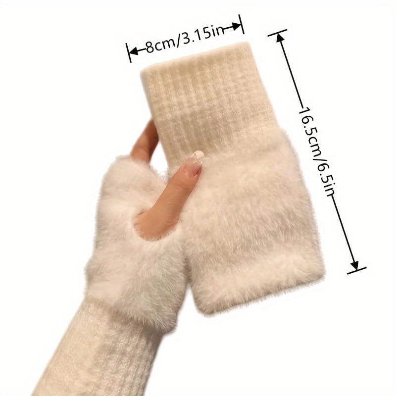 Gants d’hiver sans doigts moelleux de couleur ivoire pour femmes, dotés d’un revers en maille côtelée conçu pour la chaleur et le confort.