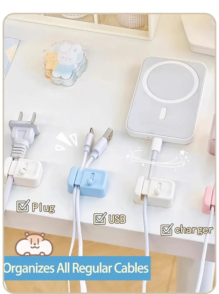 Organisateur de cordon sans perçage en plastique bleu clair pour câble de bureau, maintenant un câble de chargement USB.