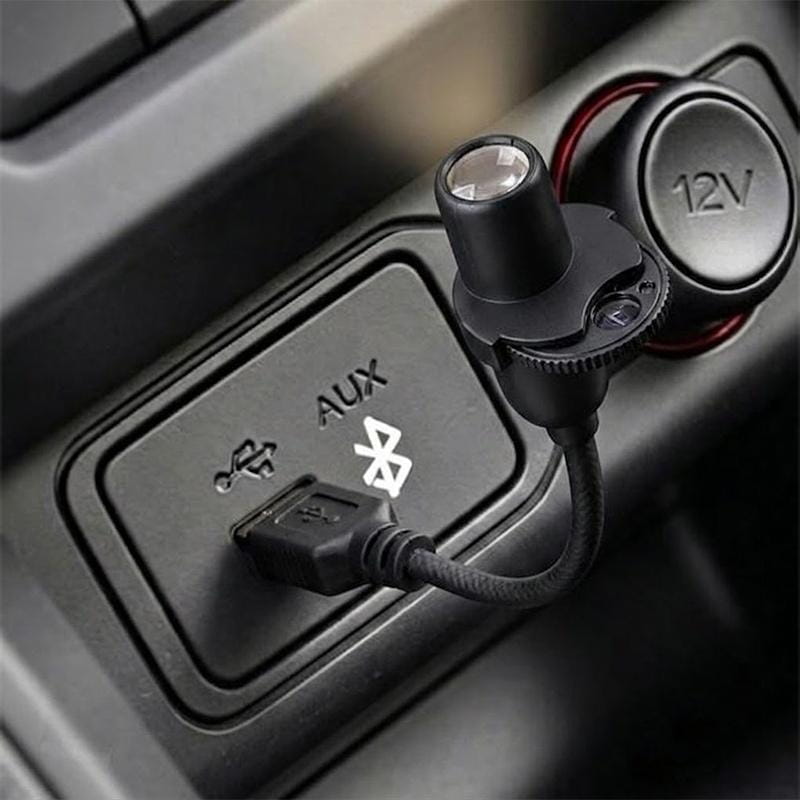 Adaptador negro para estéreo de automóvil con puerto USB y símbolo de Bluetooth, con agarre texturizado en la pinza para proyector de galaxia USB con discos de proyección reemplazables
