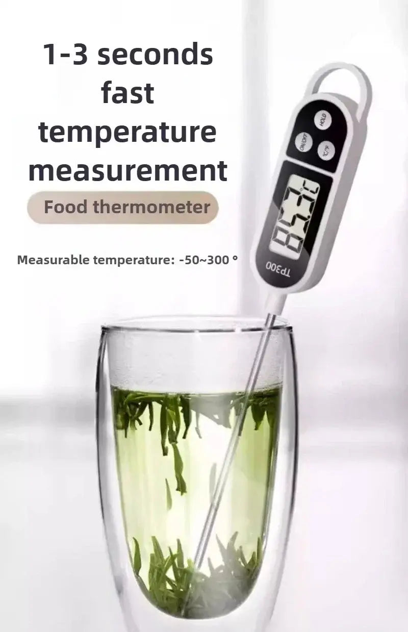 Weißes digitales Fleischthermometer mit Sofortanzeige-Fühler für Lebensmittel, mit schlankem ergonomischem Design und einer geloopten Schlaufe am Griff zur einfachen Befestigung.