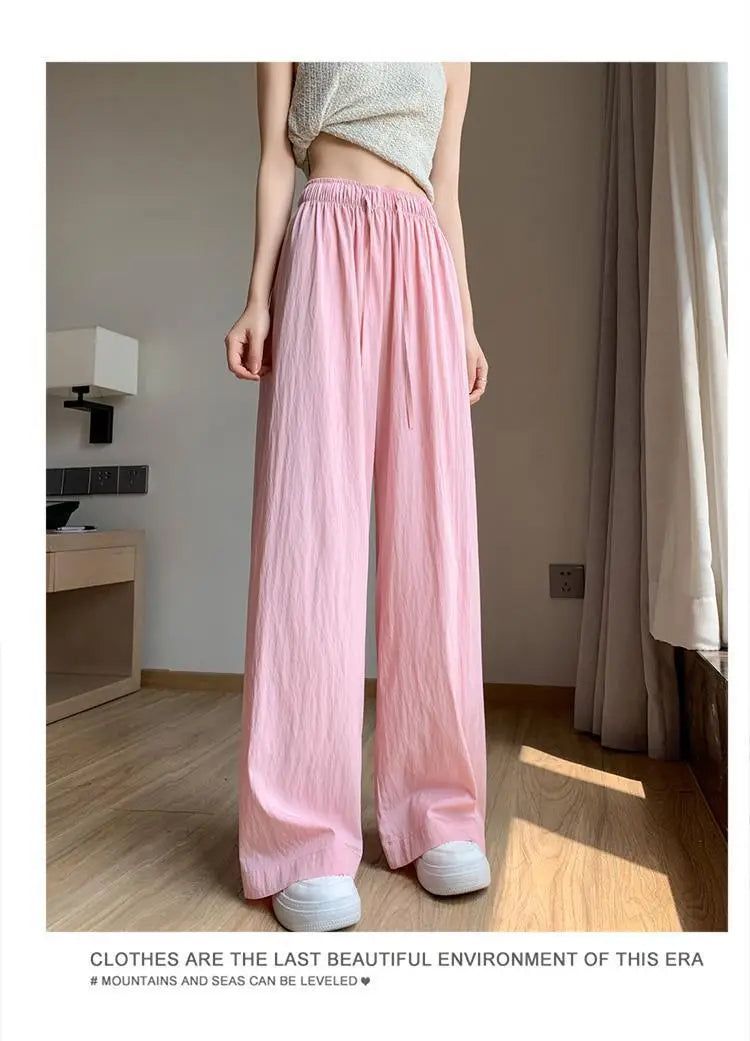 Weiche rosa weite Plissee-Hose für Damen mit elastischem Bund, ideal für die Sommerzeit.