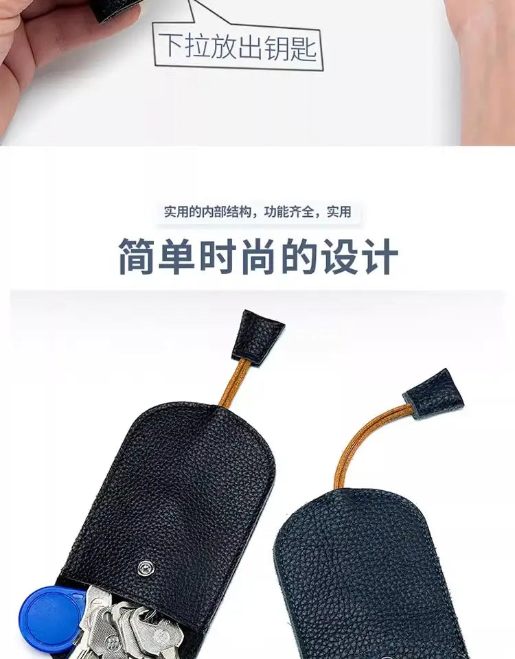 Schwarzes Leder-Schlüsseletui mit Taschenhalterfunktion, mit strukturierter Oberfläche und beigen Kordelzuglaschen.