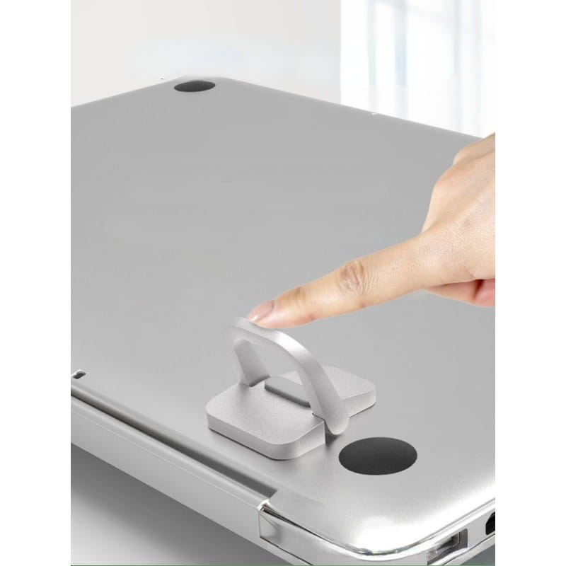 silberner metallischer Mini-Aluminium-Laptopständer mit minimalistischer Gestaltung und glatten, abgerundeten Kanten zur tragbaren Notebook-Unterstützung.