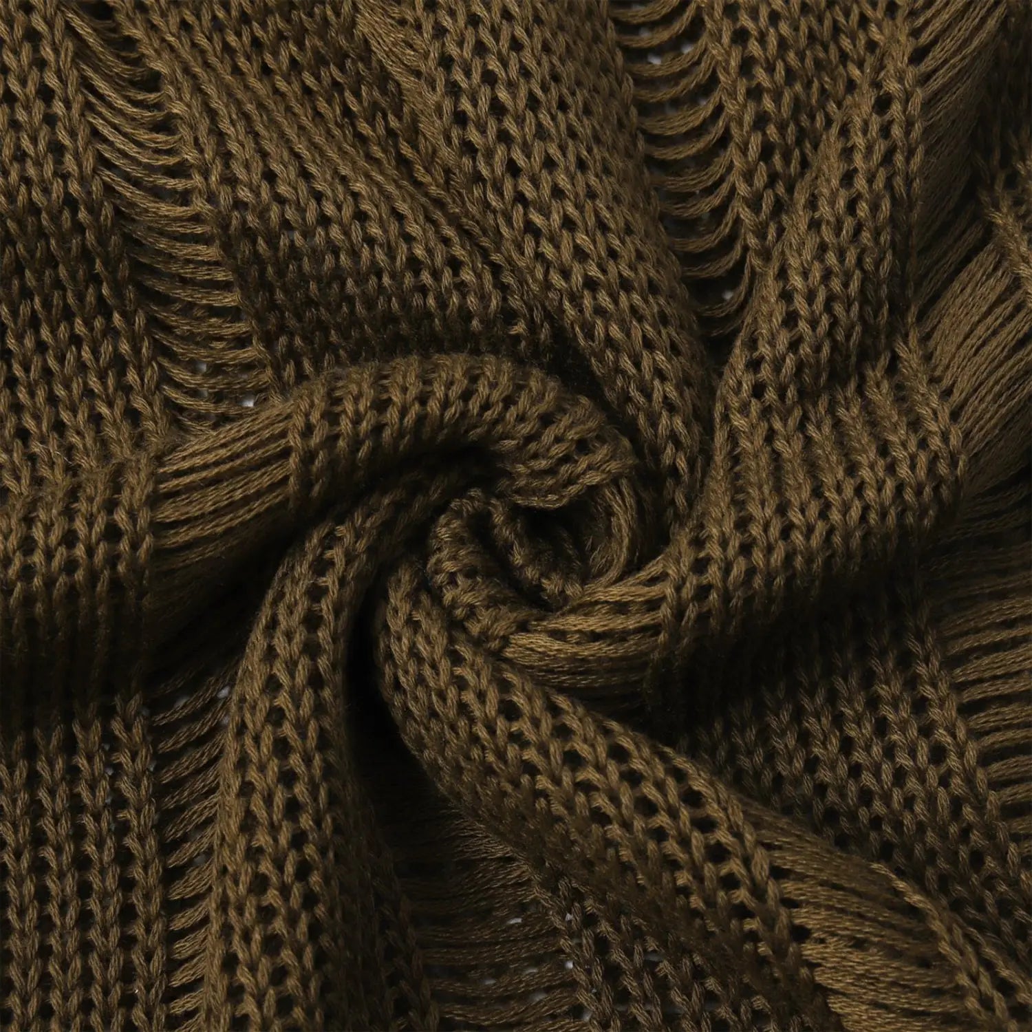 Herren-Braun mit durchscheinendem Strick, Longsleeve-Top, mit strukturiertem olivgrünem Zopfmuster-Strickstoff mit gerippten Kanten.
