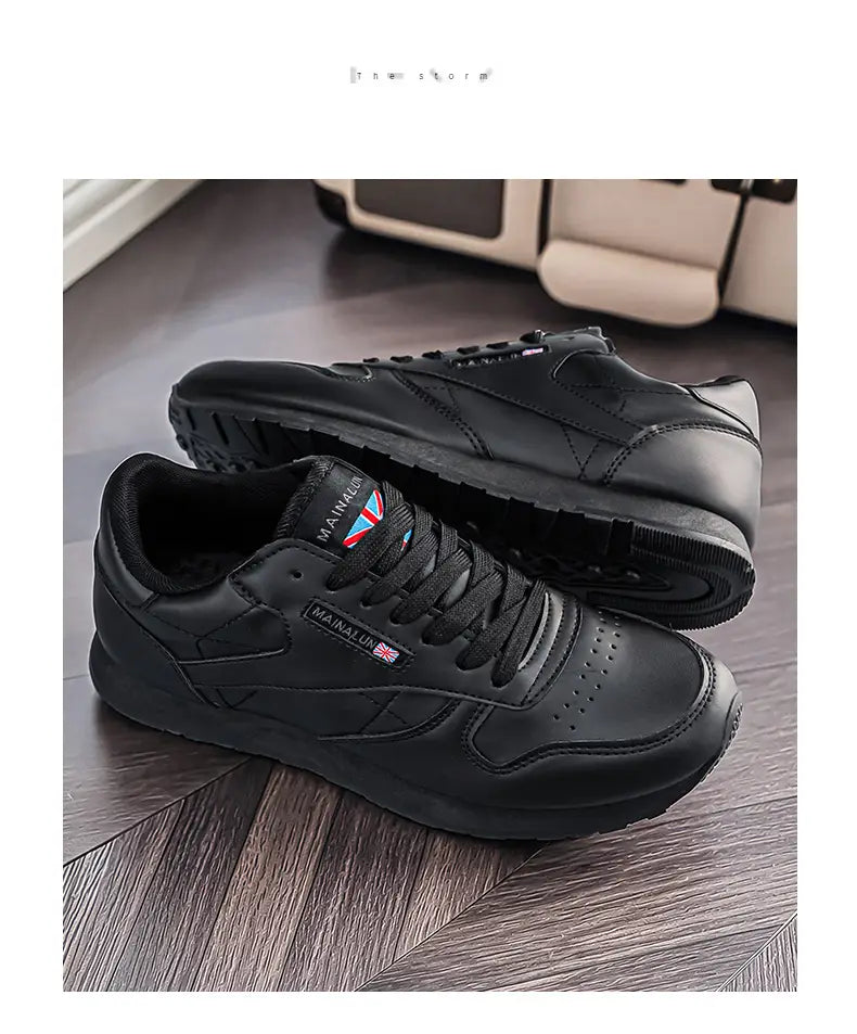 Herren-Freizeitsneaker aus weißem Leder, Sportschuhe mit schwarzen Ledersneakern mit klassischem Design sowie dem Markennamen und Logo von Marinelli auf der Zunge.
