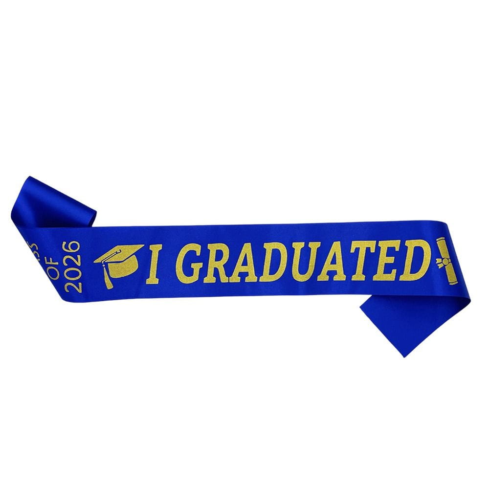 Écharpe de graduation « promotion de 2026 » en satin bleu royal vif, avec un lettrage doré audacieux indiquant « je suis diplômé », ainsi qu’une icône de petit bonnet et d’un diplôme, de part et d’autre.