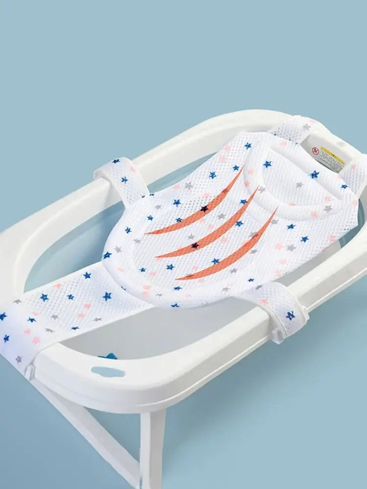 weißes Netz-Baby-Badewannenmattenkissen mit Sternmustern und orangefarbenen Sicherheitsstreifen, ausgelegt als verstellbares Neugeborenen-Unterstützungskissen