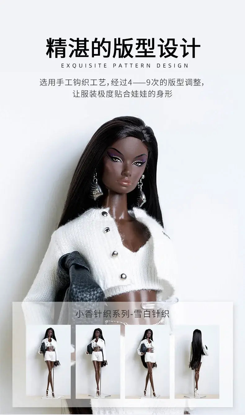 黒髪の1／6スケール人形が、銀色のボタンの付いた白いニットカーディガンと、黒いレザー製ベレー帽および衣装一式に合わせたピアス（同梱）を身に着けています。
