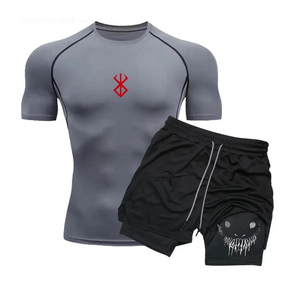 Herren-Anime-Kompressionsshirt- und -Shorts-Set mit einem grauen Kompressionsshirt mit rotem Logo und schwarzem Besatz, kombiniert mit schwarzen Shorts mit weißem Grafikdesign