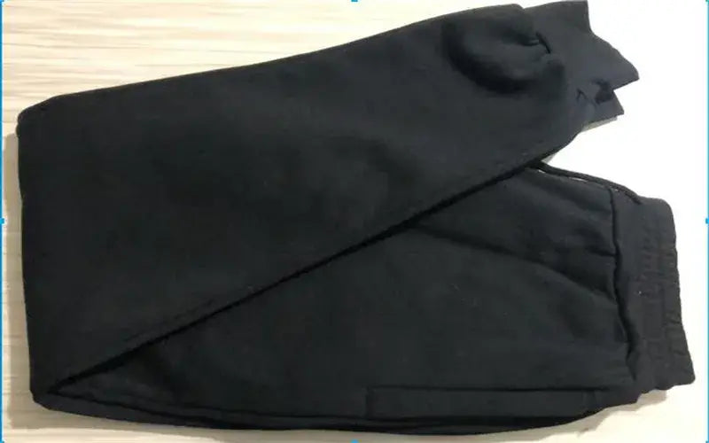 Schwarze Baumwoll-Adidas-Herren-Sweatpants mit elastischem Bund und Seitentaschen für sportliches Joggen