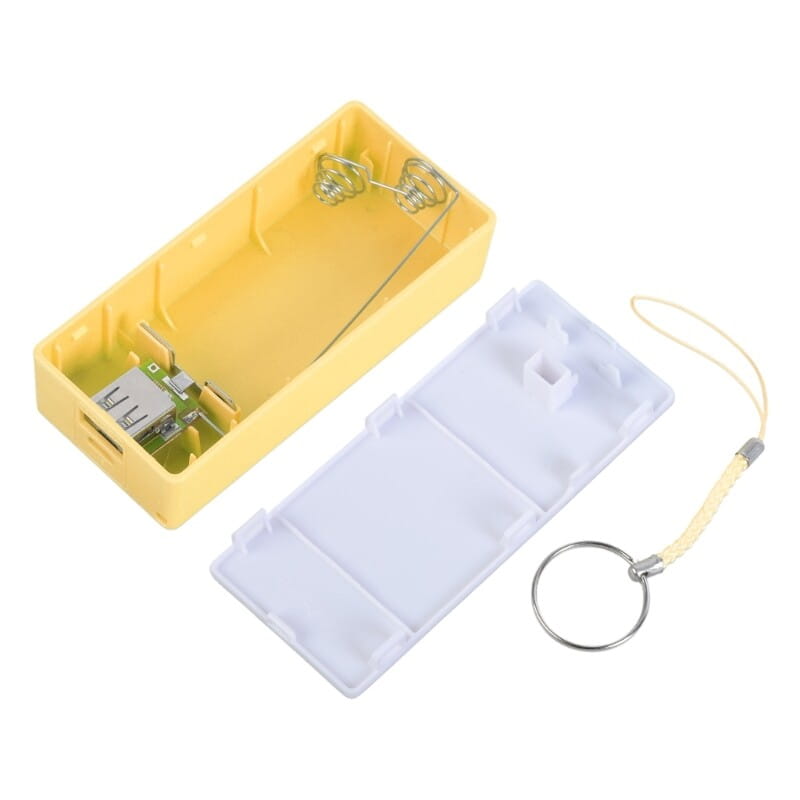 Gelbe Kunststoff-Powerbank-Bauanleitung für einen 18650-Akkubehälter mit weißem Deckel und Schlüsselanhänger zur Aufbewahrung der tragbaren Aufladung.