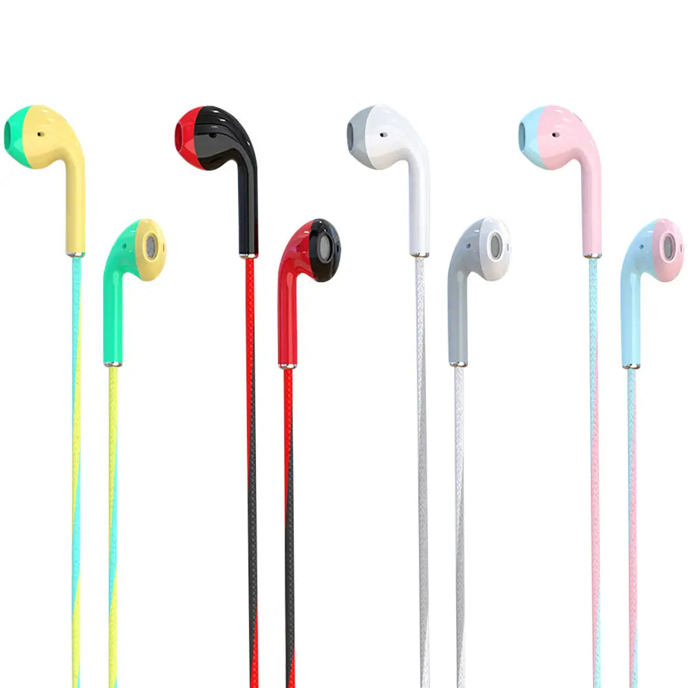 Un ensemble d’écouteurs de basses colorés stéréo filaires avec microphone, présentant des boîtiers en plastique vibrants et des câbles tressés assortis pour une expérience musicale avec écouteurs stéréo