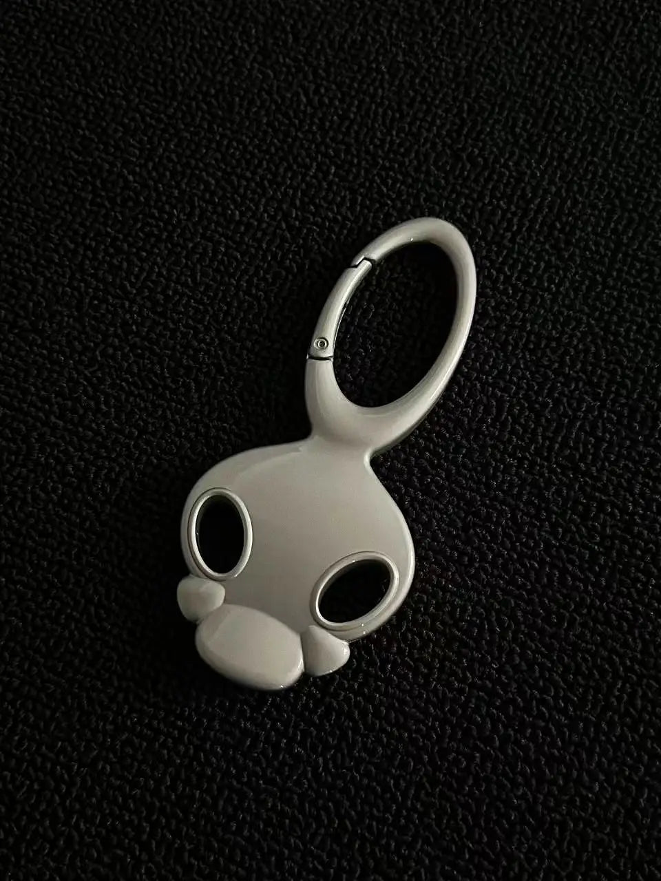 Silver-colored glossy enamel rabbit-shaped keychain with a sleek metallic ring featured as a skull metal car keychain bag charm.
