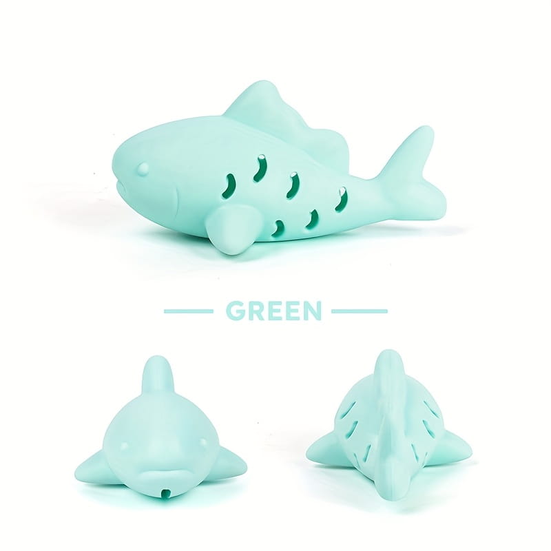 infusor de té con forma de tiburón de silicona color verde menta, con cuerpo perforado y aletas redondeadas, diseñado como juguete de silicona dispensador de golosinas con forma de pez para mascotas pequeñas.