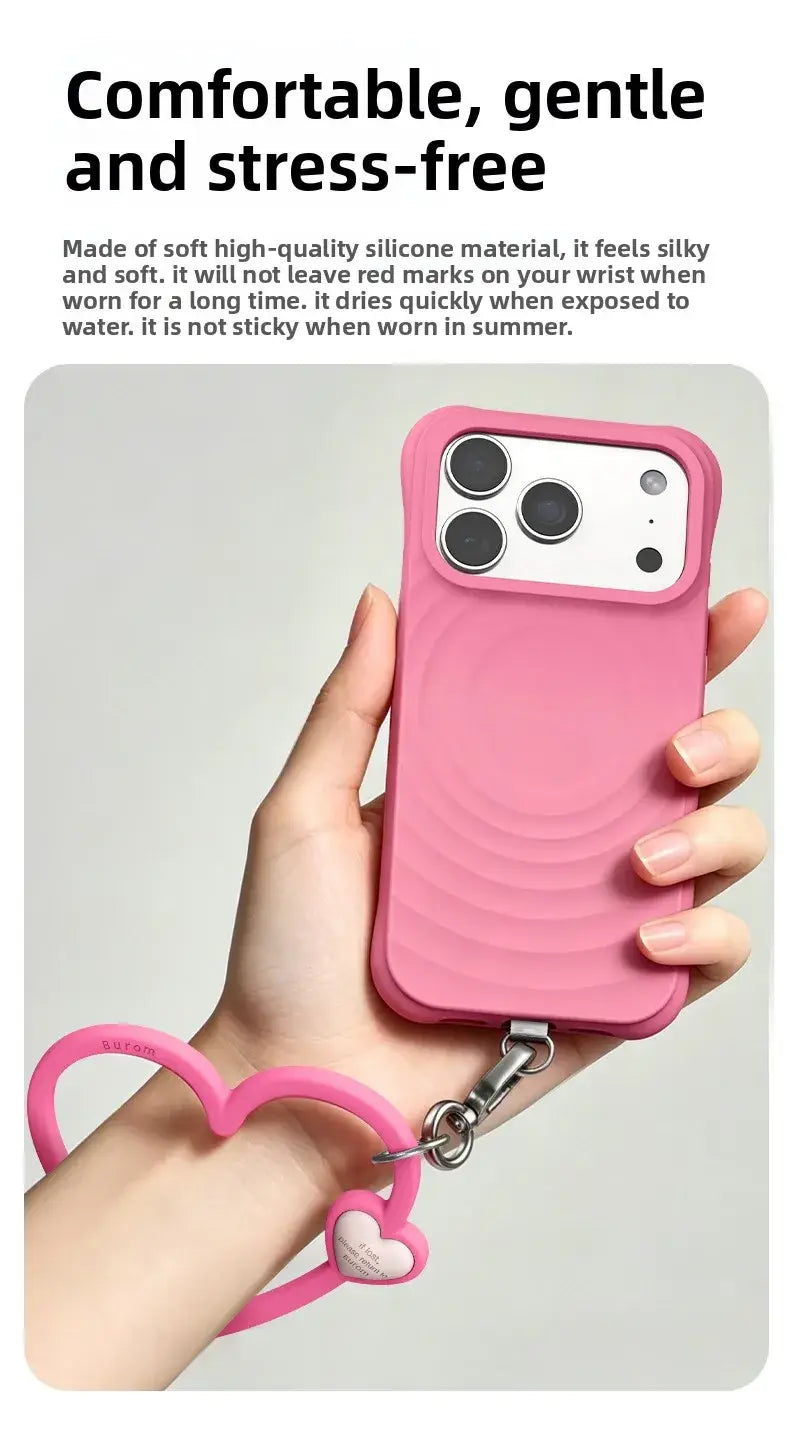 rosa Silikon-Handyhülle mit einem herzförmigen Handgelenkriemen, von vorne dargestellt als Accessoire für die Handgelenk-Nutzung am Smartphone