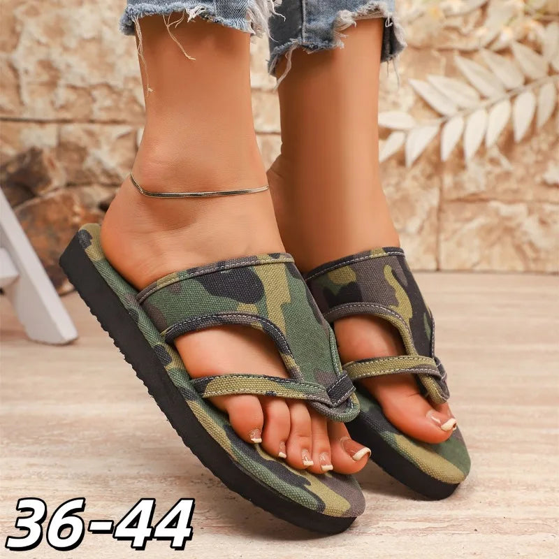 Women Slippers Fashionable Outdoor Shoes Women Slip-On Slides Women Large Size Flat Bottom Sandals Lightweight Beach Slippers