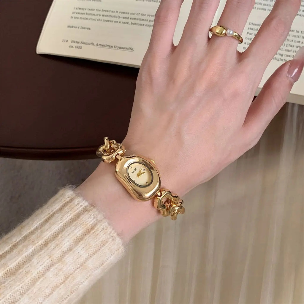 New Personalized Ladies Vintage Wristwatches for Female Girl Student Cute Jewelry Bracelet Cool Women Watches with Special Shape