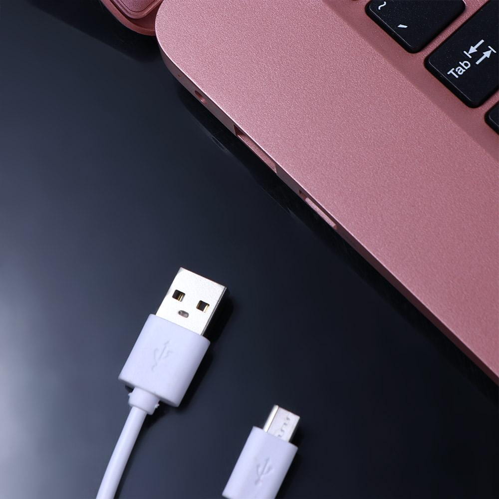 Cable blanco de carga rápida USB-A a micro-USB con conectores de plástico moldeado para una carga duradera y eficiente del dispositivo
