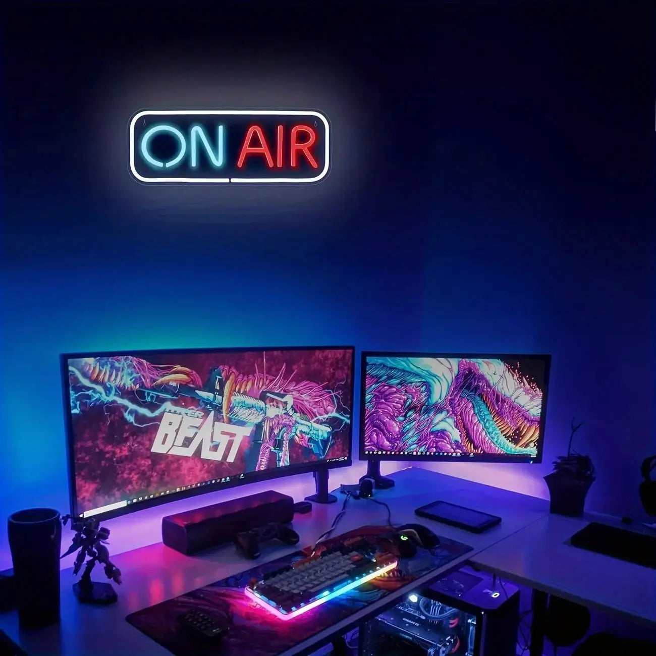 un art mural en enseigne néon LED « on air » avec câble USB, présentant un message néon bleu et rouge lumineux, encadré par un contour blanc pour la décoration murale.