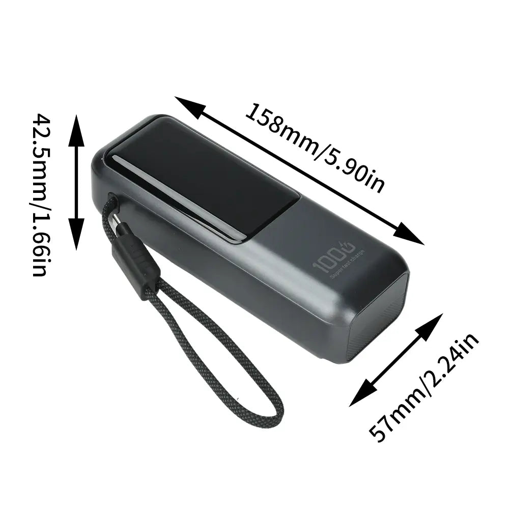 Schwarzer rechteckiger mobiler Ladegerät mit matter Oberfläche und Solarpanel oben, mit schwarzem geflochtenem Handgelenkriemen für den PD-100-W-Schnelllade-Powerbank-DIY-Bausatz