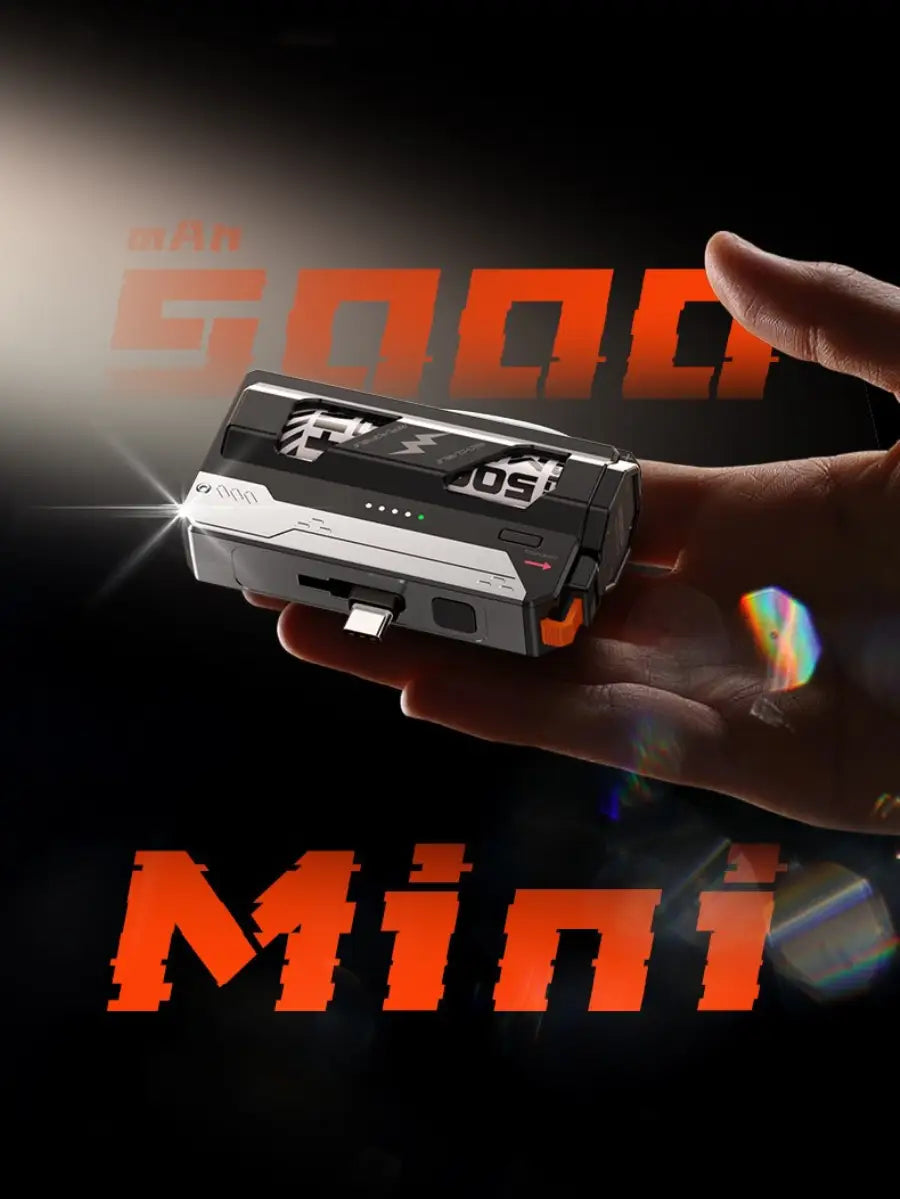 Taktische 5000-mAh-Taschenbatterie in Schwarz und Silber mit orangefarbenen Akzenten, mit schlankem rechteckigem Design und sichtbaren USB-Anschlüssen – entwickelt für zuverlässiges Laden an Arbeitstagen und für positive Rückmeldungen.