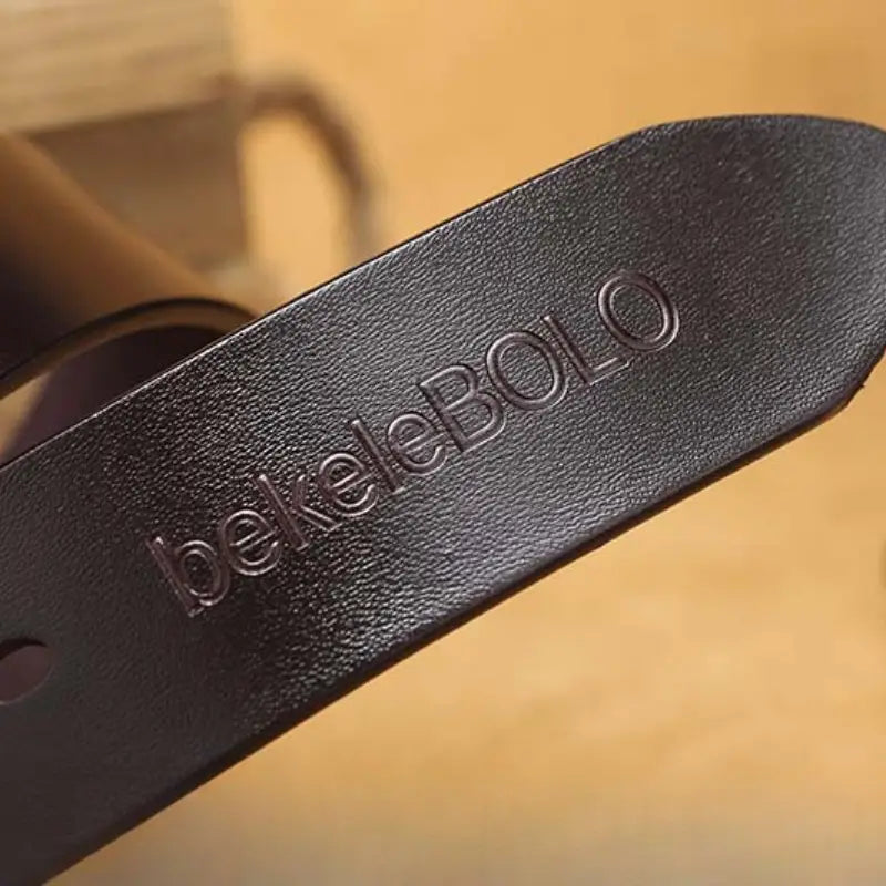 Correa de cinturón de hombre de cuero negro de cuero genuino con grabado de la marca beklebollo y hebilla de aleación de plata.