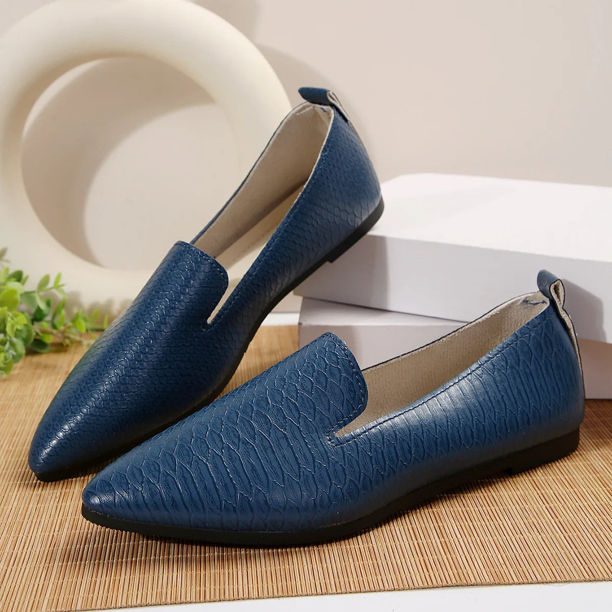 Women's Shoes PU Leather Loafers Ballet Flats Pointed Toe Barefoot Slip-on Casual Low Heel Fashion Stone Pattern Woman Flat Shoe