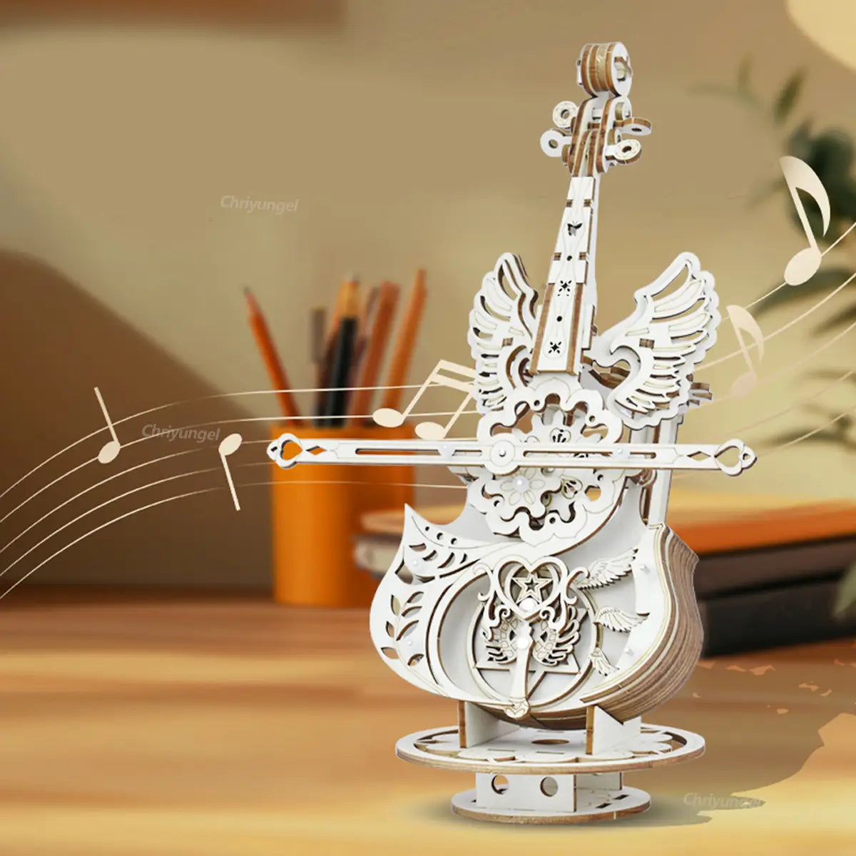 eine weiße hölzerne 3D-Puzzle-Violin-Musikbox mit kunstvollen Ausschnittdesigns und engelhaften Flügeln in einem Klavier-Musikbox-Bastelset