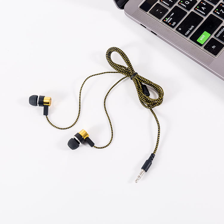 Verkabelte In-Ear-Kopfhörer mit Mikrofon 3,5 mm in Schwarz und Gold, mit geflochtenem Kabel für Langlebigkeit.