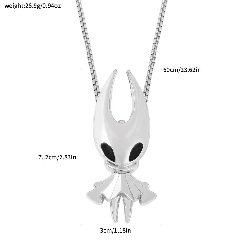 Collier de jeu en pendentif de chevalier creux argenté, présentant un design élégant et stylisé, rehaussé d’accents d’yeux noirs.