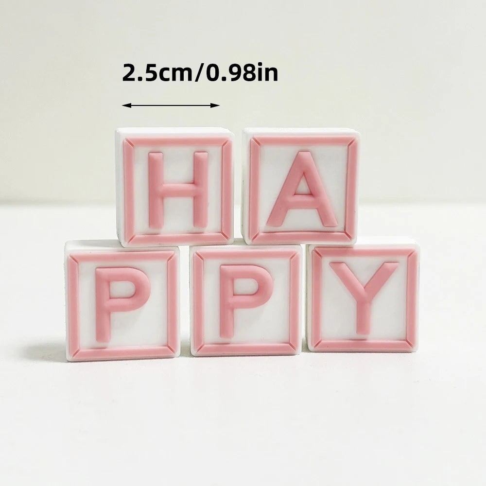ミニベア ケーキトッパーセット。幅2.5cmのピンクと白の「happy」レターブロック各種の4点セットです。