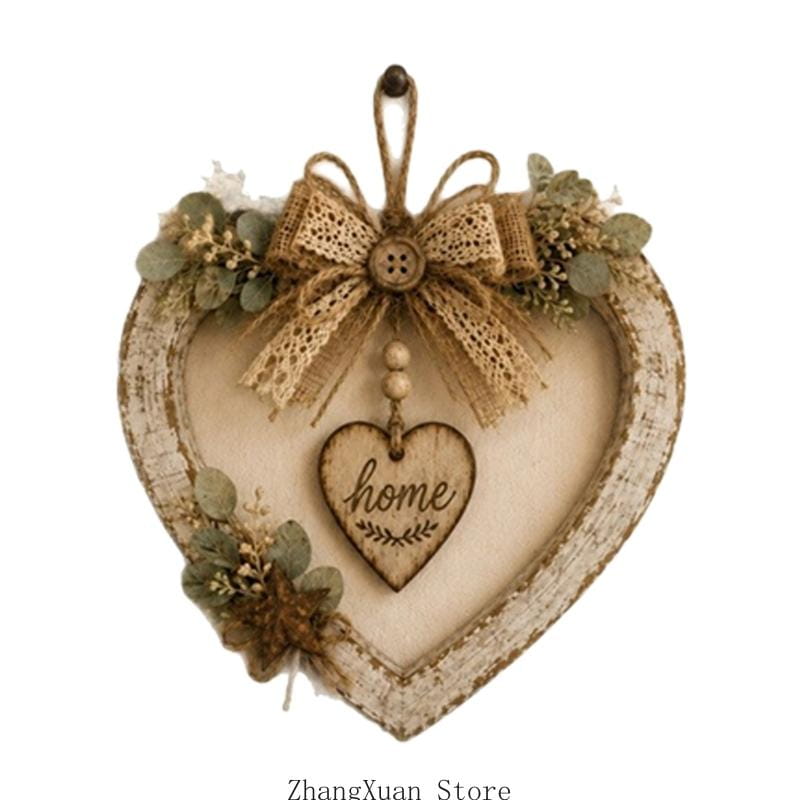 Plaque murale rustique en forme de cœur à DEL, cadre en bois blanc vieilli, ornée d’un ruban en toile de jute en forme de nœud et d’accents de verdure pour une décoration intérieure rustique.