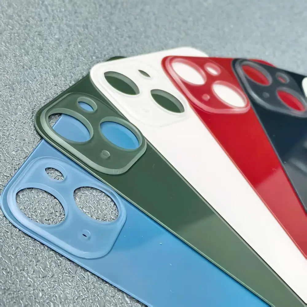 un lot de cinq protections de lentilles de grande caméra en verre de coque arrière brillante pour iPhone 13 dans les couleurs bleu, vert, blanc, rouge et noir
