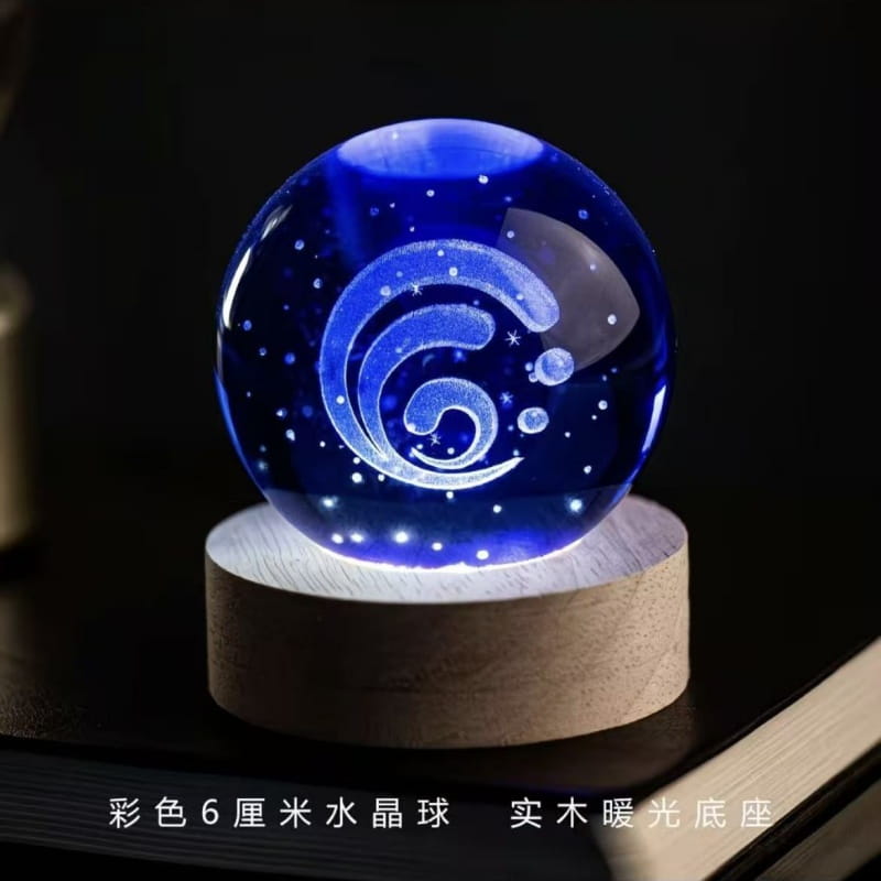 Une boule de cristal bleue lumineuse, avec un design de galaxie tourbillonnant, reposant sur une base en bois, comme produit fini de Genshin Impact.