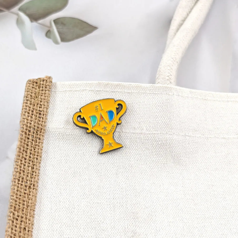 Fathers Day Enamel Pins Number 1 Dad Trophy Brooches Golden Cup Metal Badge Clothes Backpack Lapel Pin Family Gift for Father