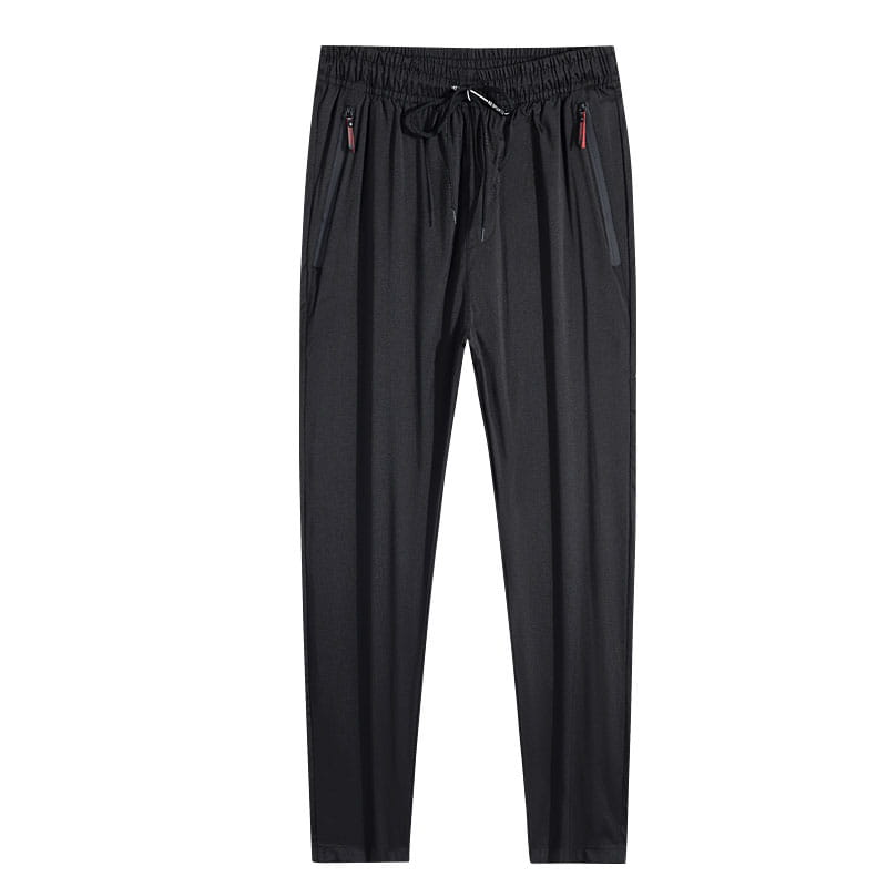 Joggers casuales ajustados para hombre en tejido deportivo negro, con cinturilla con cordón y bolsillos laterales que cuentan con presillas rojas de la cremallera.