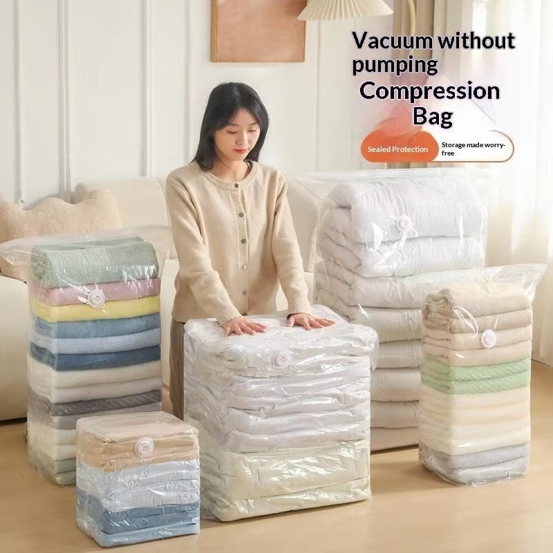 Klare große Vakuum-Aufbewahrungsbeutel für Kleidung und Quilts aus Kunststoff mit weißen Schnappverschluss-Siegeln, ausgelegt für die Komprimierung ohne Pumpen.