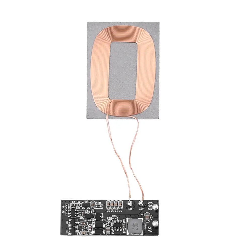 una bobina inductiva de carga de color cobre montada sobre una base gris, conectada mediante cables delgados a una placa de circuito impreso negra de una placa PCBA de módulo receptor de carga inalámbrica de 5 V, diseñada para un voltaje de entrada y una corriente de salida óptimos con funciones de distancia de detección.